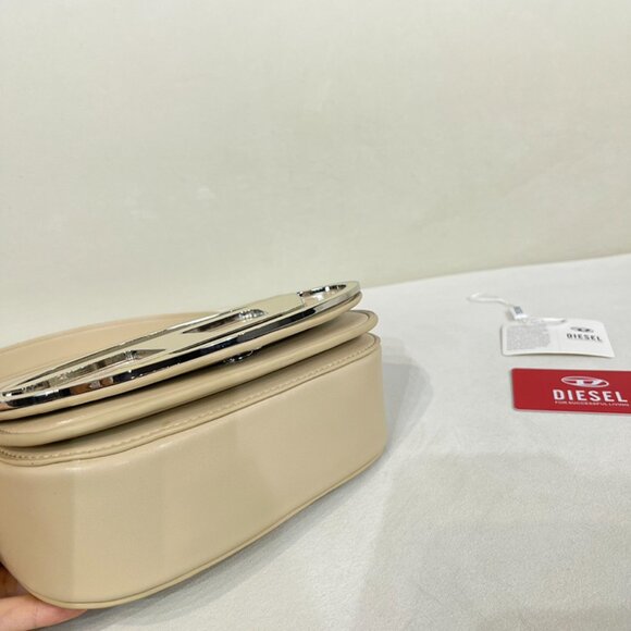 Diesel Cream-Colored Simple Brand Logo Shoulder Bag - Picture 5 of 9